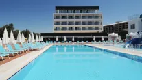 LONICERA WEST HOTEL Pools & Beach