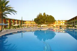 LONICERA WORLD HOTEL Pools & Beach