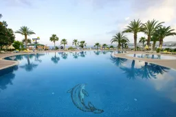 LONICERA WORLD HOTEL Pools & Beach
