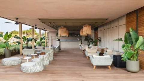 LUJO ART - JOY Pools & Beach