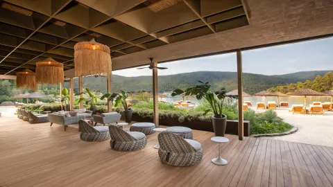 LUJO ART - JOY Pools & Beach