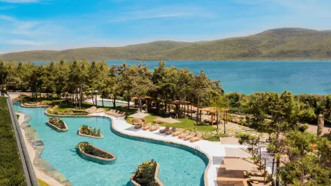 LUJO ART - JOY Pools & Beach