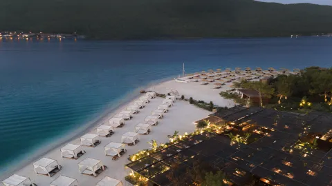 LUJO ART - JOY Pools & Beach