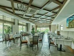 LUNA BLANCA RESORT-SPA Restaurants
