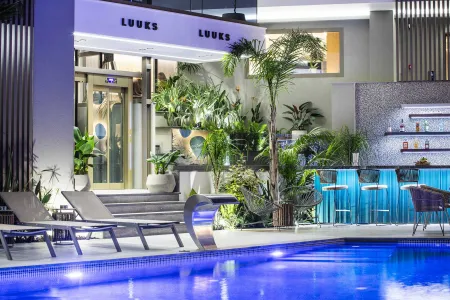 LUUKS LUXURY ACCOMMODATION Pools & Beach