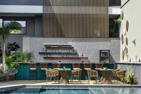 LUUKS LUXURY ACCOMMODATION Bars