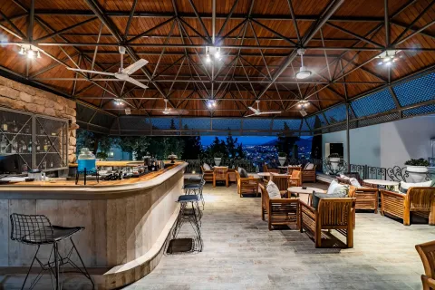 MANZARA BOUTIQUE HOTEL 12+ Bars