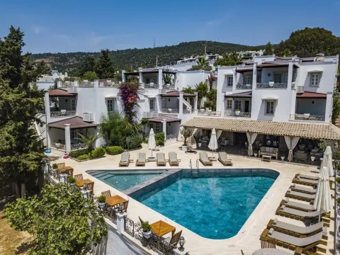 MANZARA BOUTIQUE HOTEL 12+ Pools & Beach