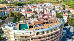 MARIETA PALACE Pools & Beach