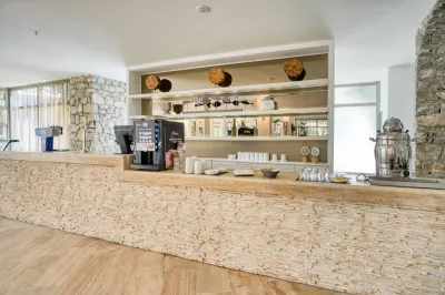 MARTI LA PERLA HOTEL ADULT ONLY 16+ Bars