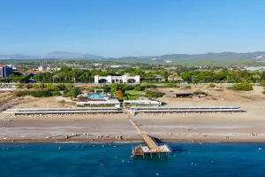 MASTER FAMILY CLUB Pools & Beach