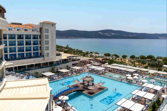 MAXERIA BLUE DIDYMA Pools & Beach