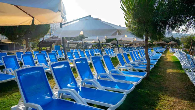 MAXERIA BLUE DIDYMA Pools & Beach