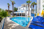 MAXSEA BEACH HOTEL Pools & Beach