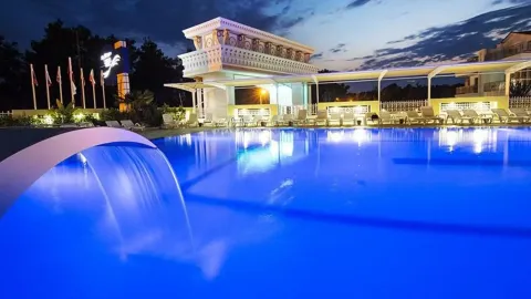 MAYA WORLD PARK Pools & Beach