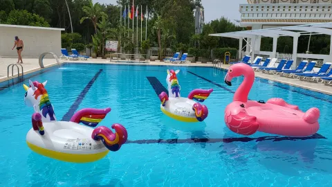 MAYA WORLD PARK Pools & Beach