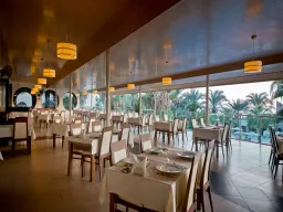 MC BEACH PARK RESORT HOTEL Restaurants