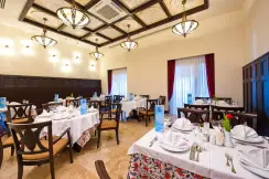 MELAS HOTEL LARA Restaurants