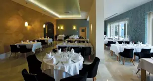 MELAS HOTEL LARA Restaurants
