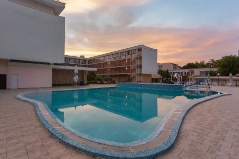 MERCURY HOTEL Pools & Beach