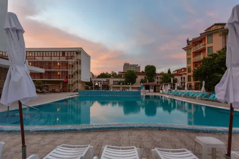 MERCURY HOTEL Pools & Beach