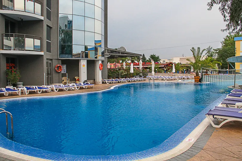 MERIDIAN HOTEL Pools & Beach
