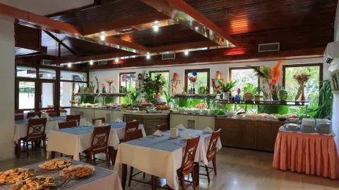 MG CLUB AKMAN BEACH HOTEL Restaurants