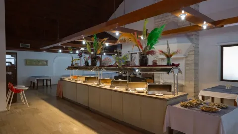 MG CLUB AKMAN BEACH HOTEL Restaurants
