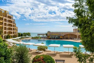 MIDIA FAMILY RESORT Pools & Beach