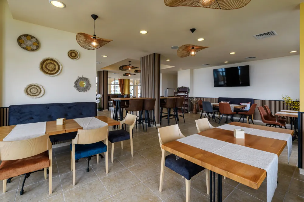 MIDIA FAMILY RESORT Restaurants