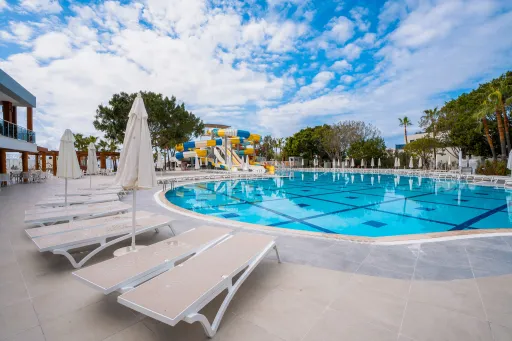 MIRA MERIDIA BEACH HOTEL Pools & Beach