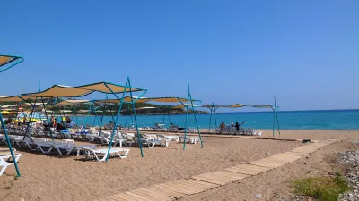 MIRA MERIDIA BEACH HOTEL Pools & Beach