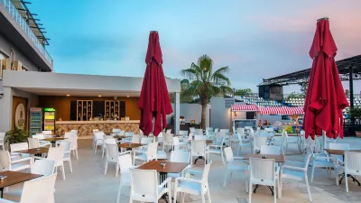 MIRA MERIDIA BEACH HOTEL Bars