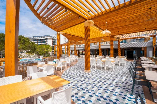 MIRA MERIDIA BEACH HOTEL Restaurants