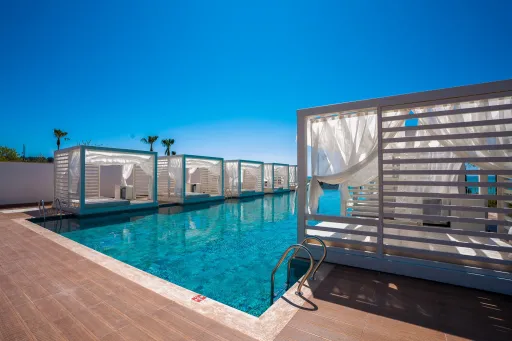 MIRA MERIDIA BEACH HOTEL Pools & Beach