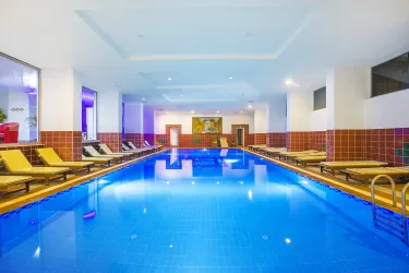 MIRA MERIDIA BEACH HOTEL Pools & Beach