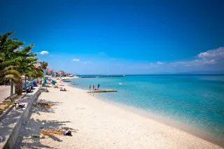 MIRABLUE LUXURY RESIDENCES Pools & Beach