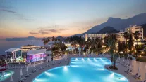 MIRAGE PARK RESORT Pools & Beach