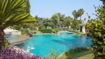 MIRAGE PARK RESORT Pools & Beach