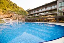 MIRAGE WORLD HOTEL Pools & Beach