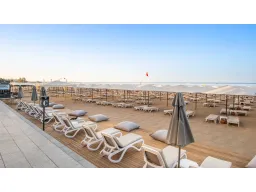 MIRAMARE QUEEN HOTEL Pools & Beach