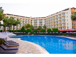 MIRAMARE QUEEN HOTEL Pools & Beach