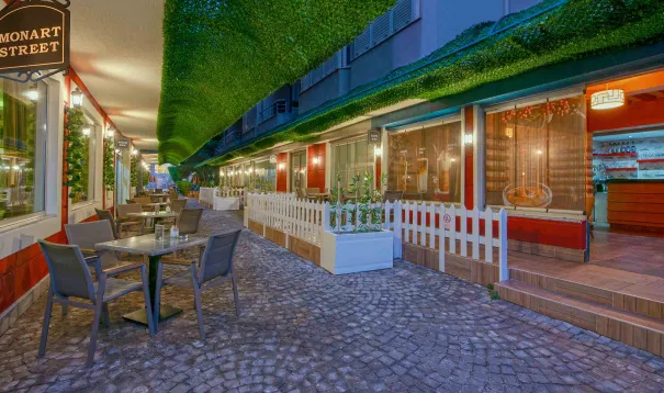 MONART CITY Bars