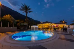 MONTEBELLO RESORT HOTEL Pools & Beach