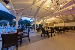MONTEBELLO RESORT HOTEL Restaurants