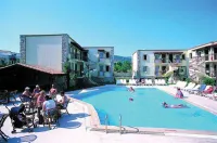MOONSHINE HOTEL - SUITES Pools & Beach