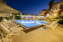 MOONSHINE HOTEL - SUITES Restaurants