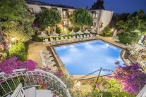 MOONSHINE HOTEL - SUITES Pools & Beach