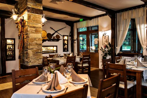 MOUNTAIN LAKE HOTEL Restaurants