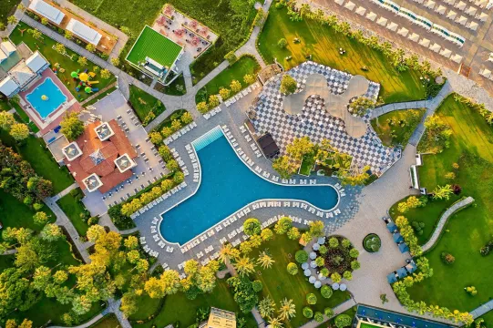 MOVENPICK HOTELS - RESORTS TEKIROVA Pools & Beach